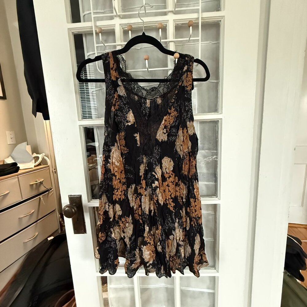 Free People Intimately Swing Slip - M (Closet closing permanently 5/15!)